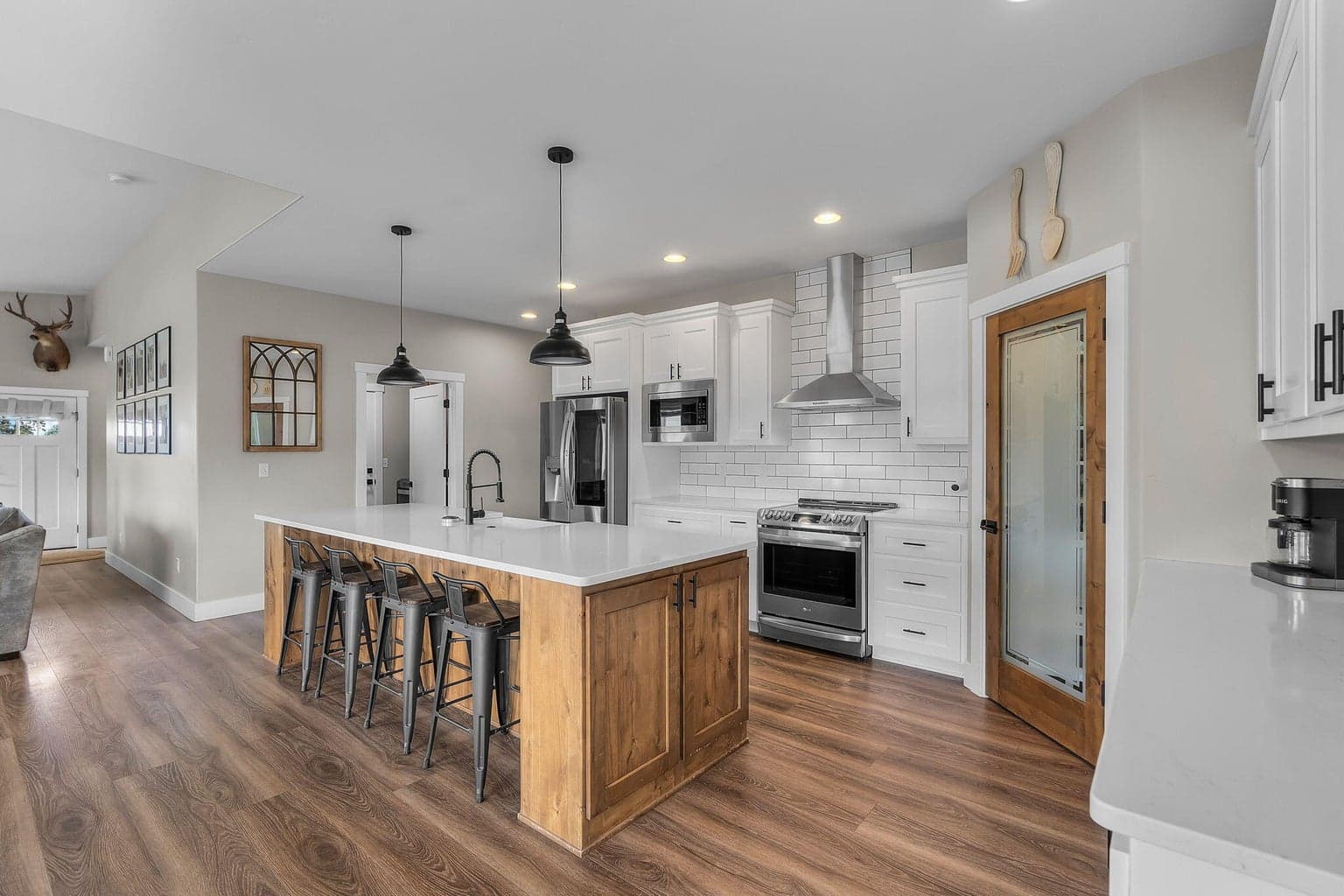 Photo of 4660 SW Salmon Avenue 14 of 32