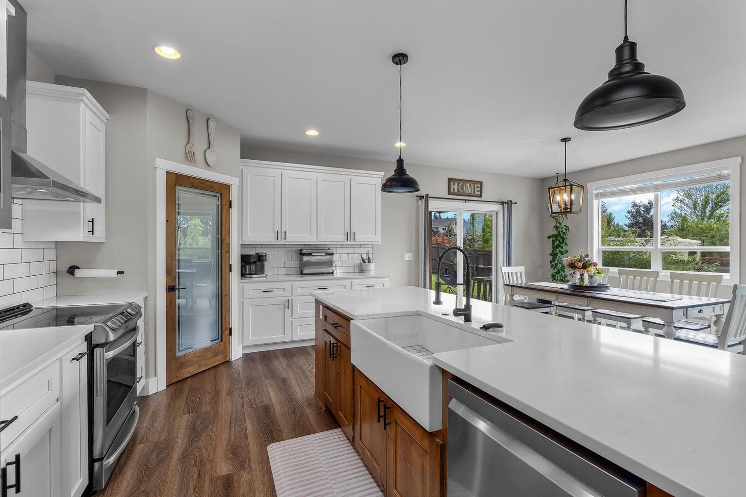 Photo of 4660 SW Salmon Avenue 16 of 32