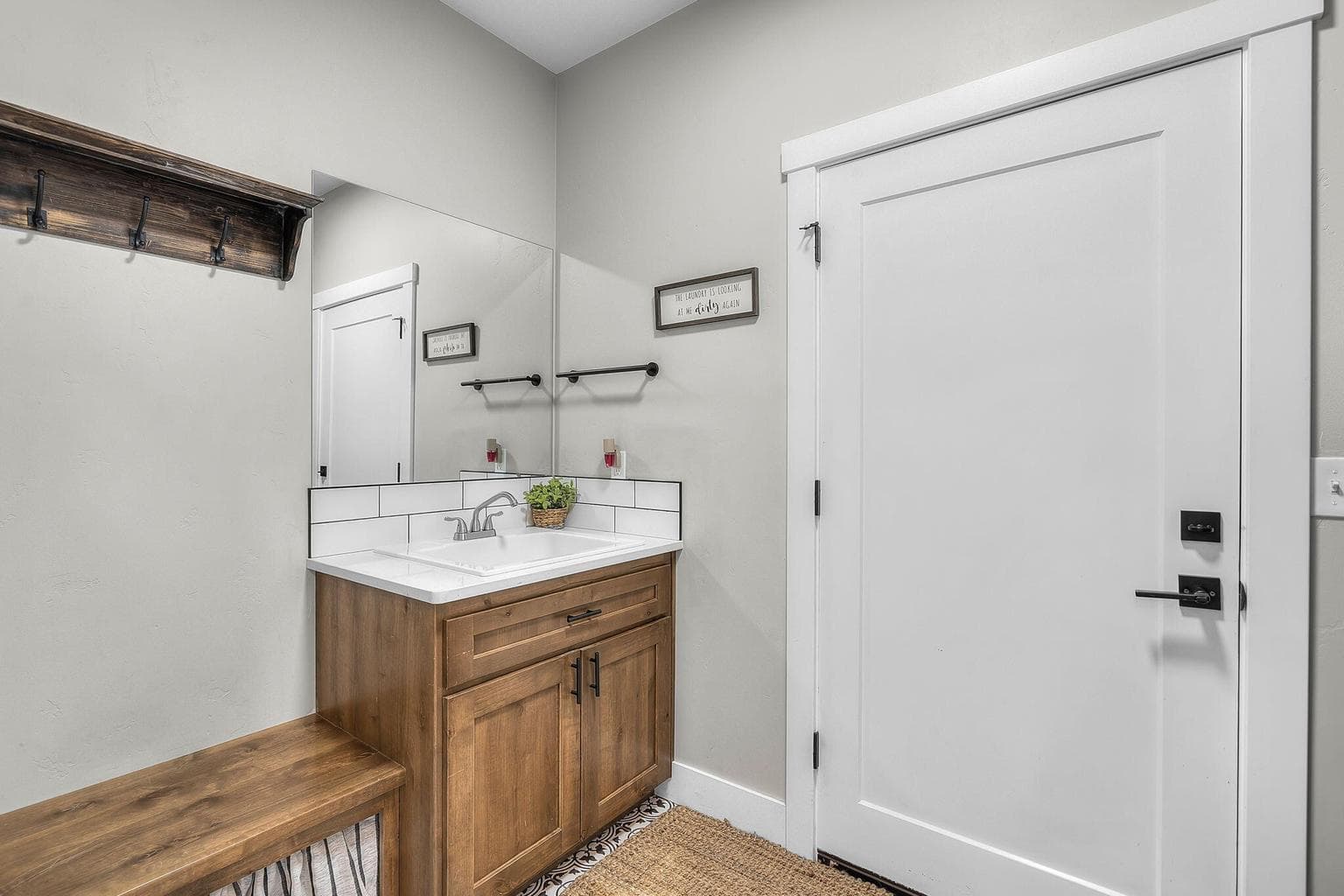 Photo of 4660 SW Salmon Avenue 17 of 32