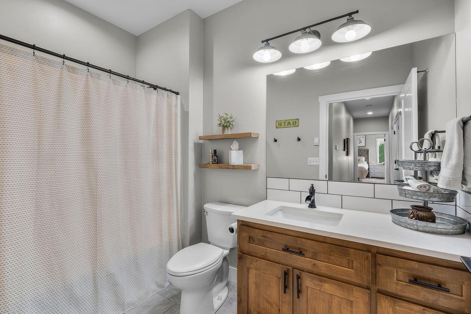 Photo of 4660 SW Salmon Avenue 19 of 32