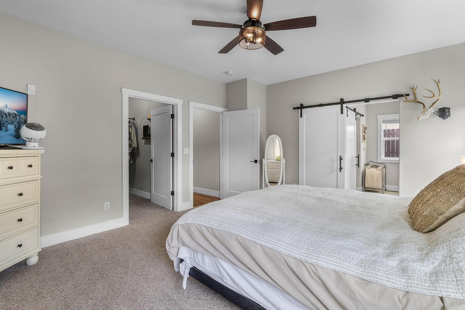 Photo of 4660 SW Salmon Avenue 23 of 32