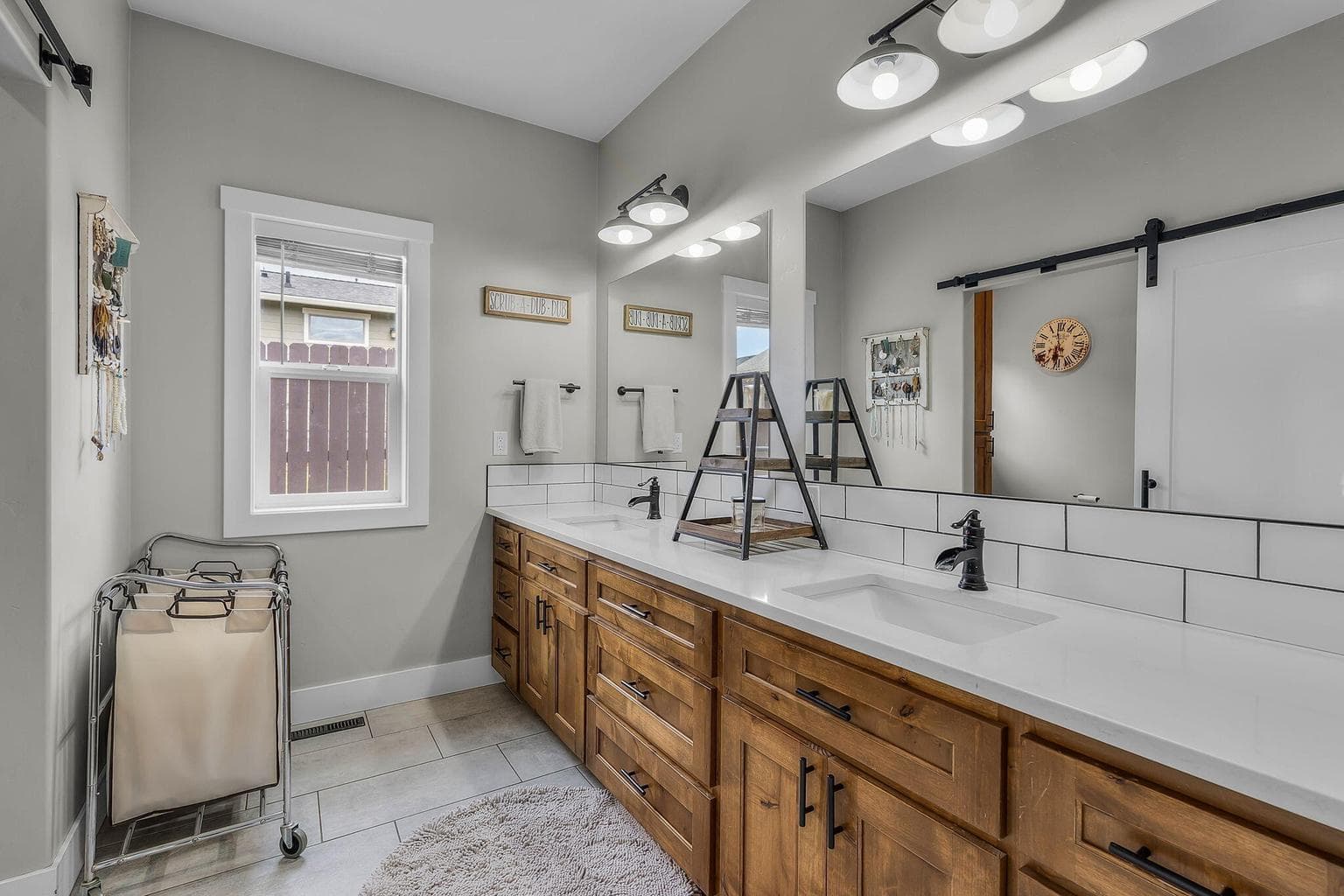 Photo of 4660 SW Salmon Avenue 25 of 32