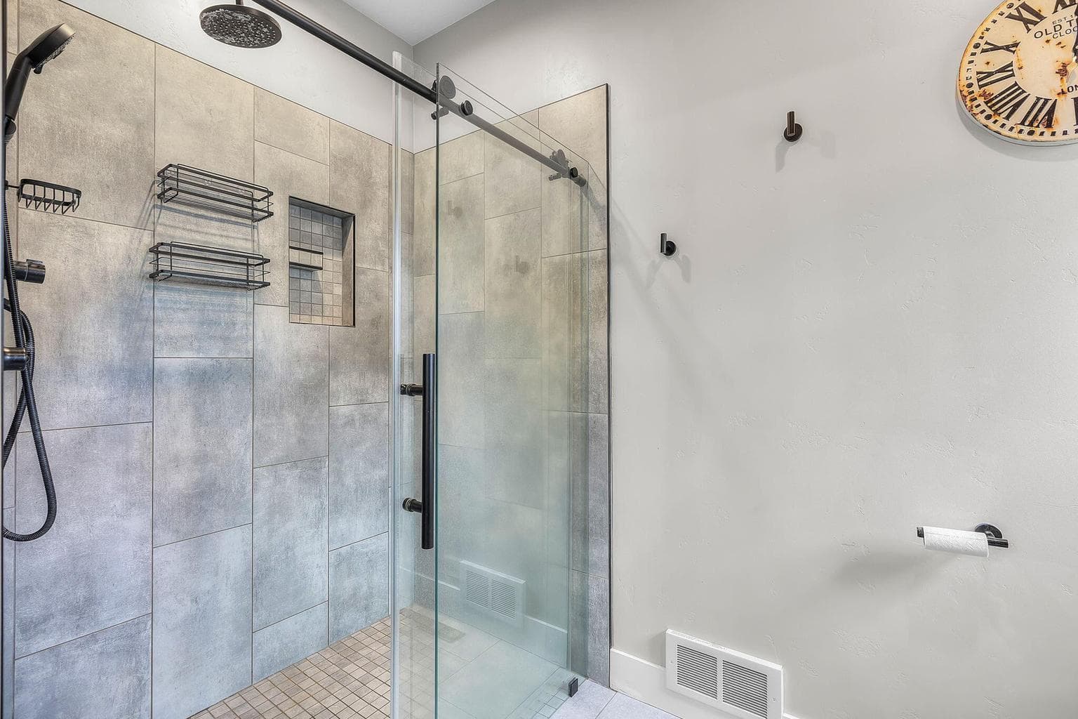 Photo of 4660 SW Salmon Avenue 26 of 32