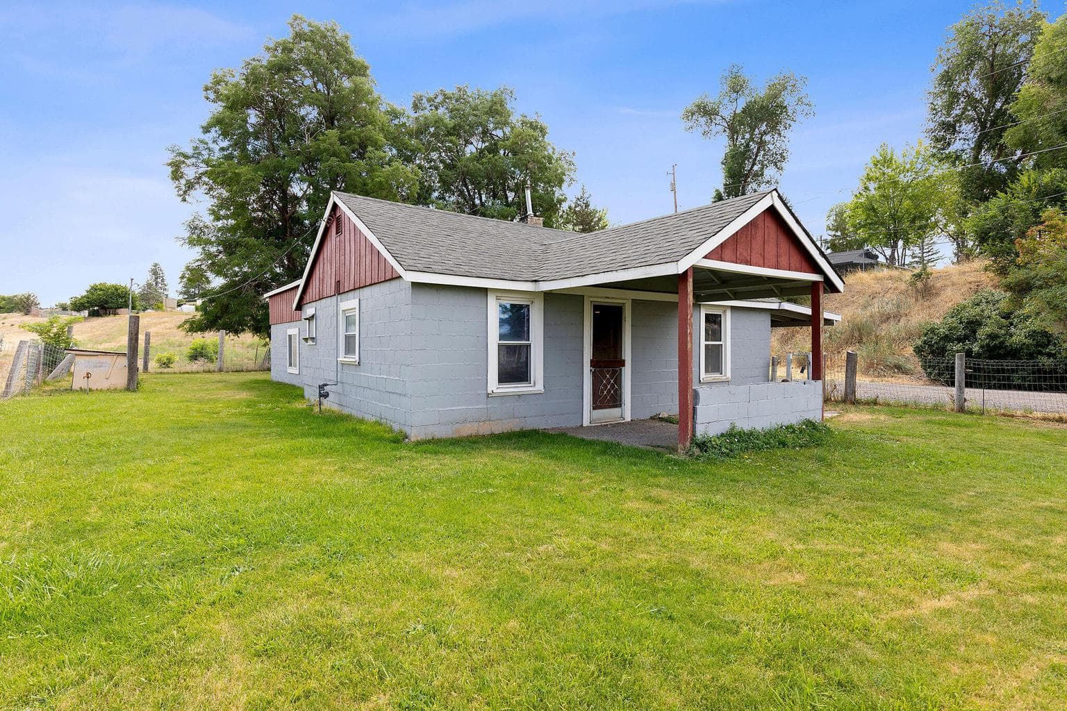 Photo of 518 Barnes 1 of 15