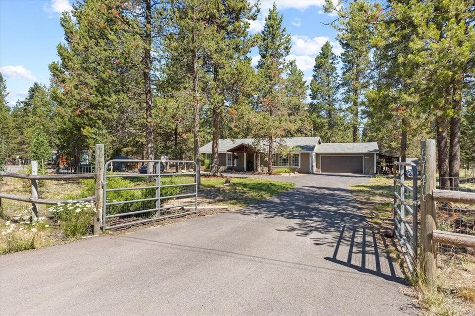 Photo of 16146 Blackfeather Lane 1 of 31