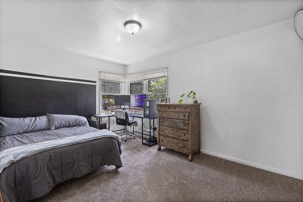Photo of 755 NE Ochoco Avenue 15 of 25