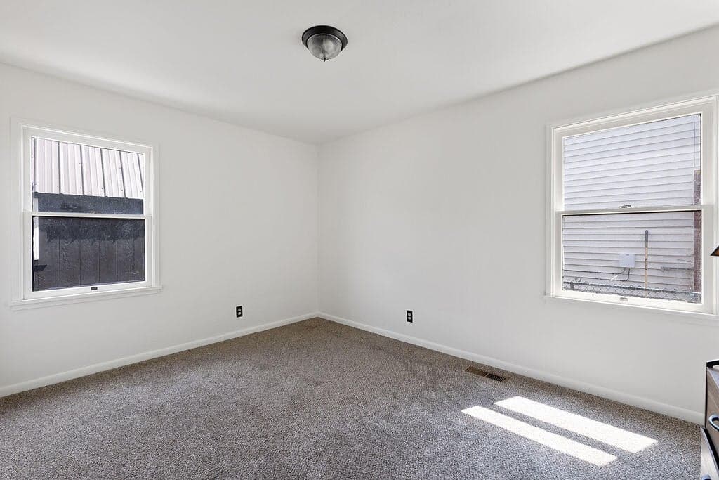 Photo of 755 NE Ochoco Avenue 17 of 25