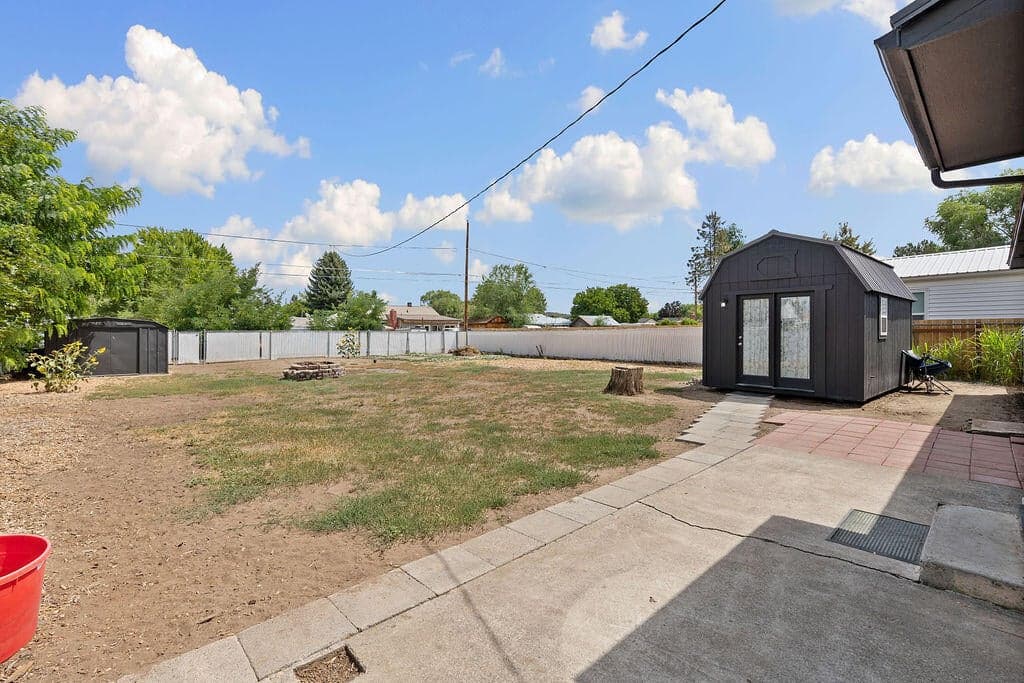 Photo of 755 NE Ochoco Avenue 21 of 25