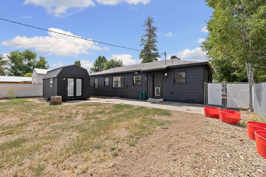 Photo of 755 NE Ochoco Avenue 20 of 25