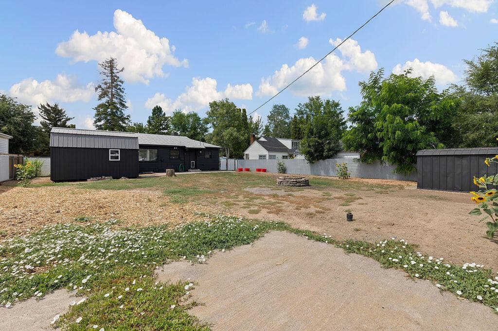 Photo of 755 NE Ochoco Avenue 25 of 25