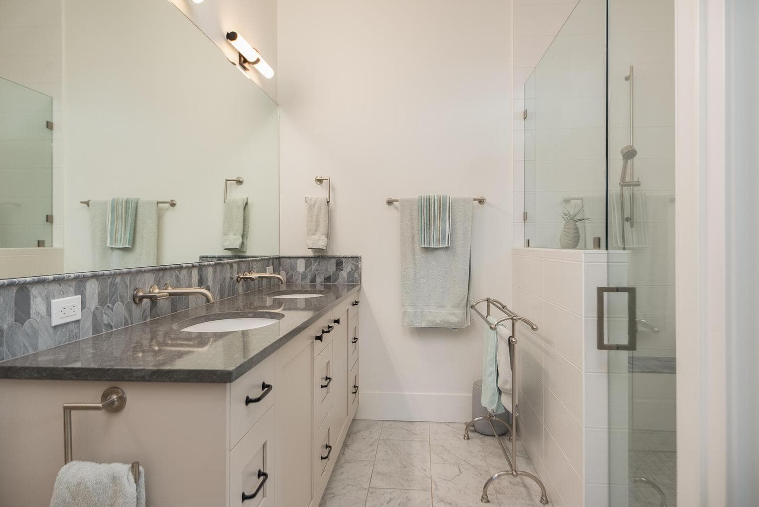 Photo of 3022 NW Tharp Avenue 7 of 42