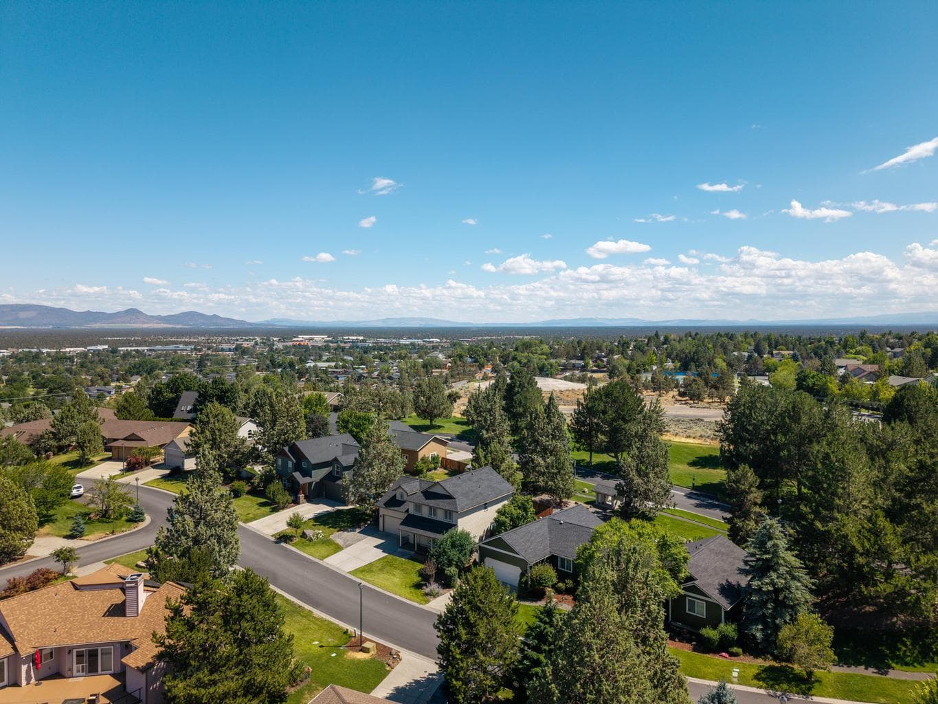 Photo of 3616 SW Hillcrest Drive 36 of 47