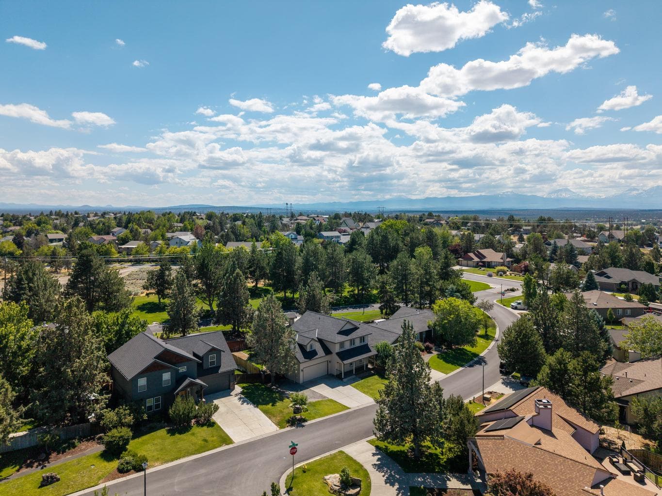 Photo of 3616 SW Hillcrest Drive 37 of 47