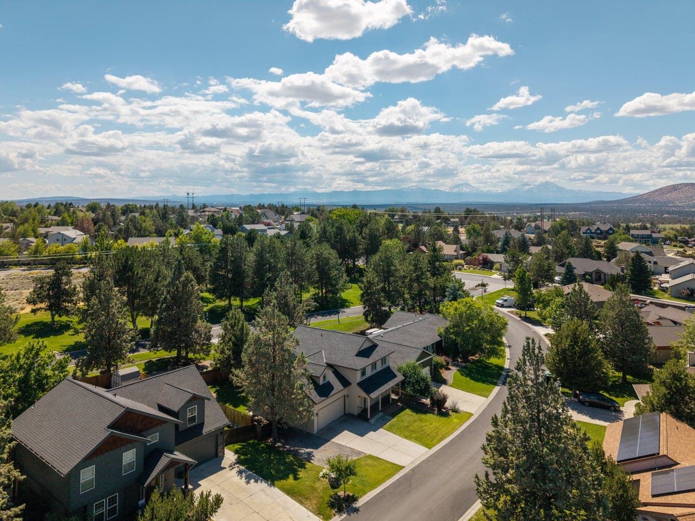 Photo of 3616 SW Hillcrest Drive 38 of 47