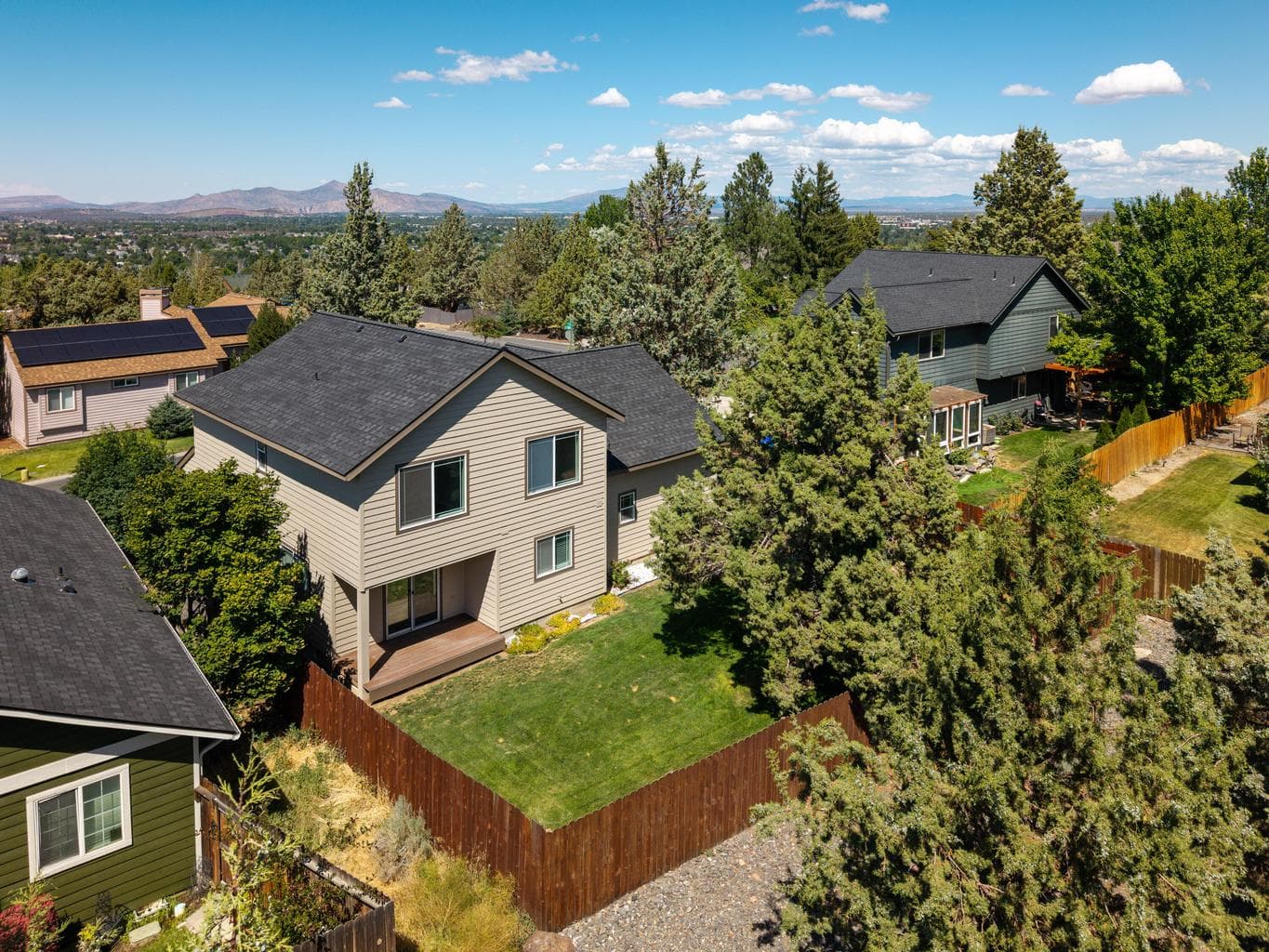 Photo of 3616 SW Hillcrest Drive 31 of 47