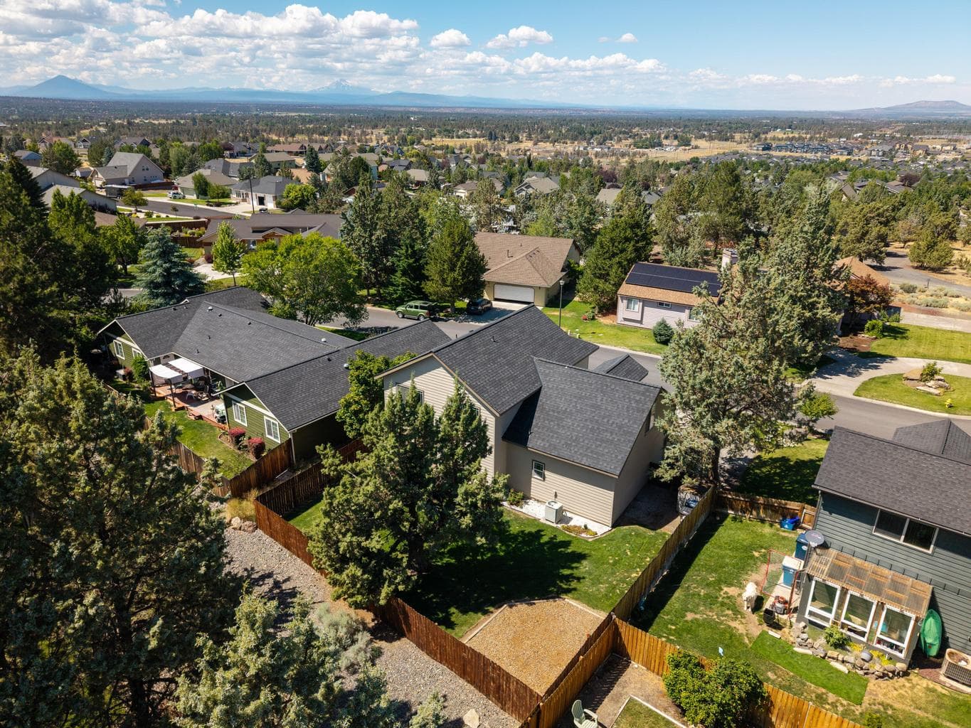 Photo of 3616 SW Hillcrest Drive 32 of 47
