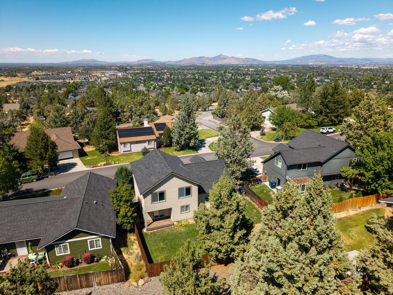 Photo of 3616 SW Hillcrest Drive 33 of 47