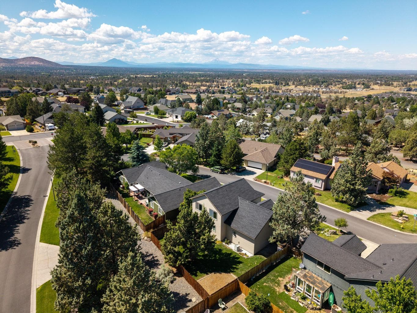 Photo of 3616 SW Hillcrest Drive 34 of 47