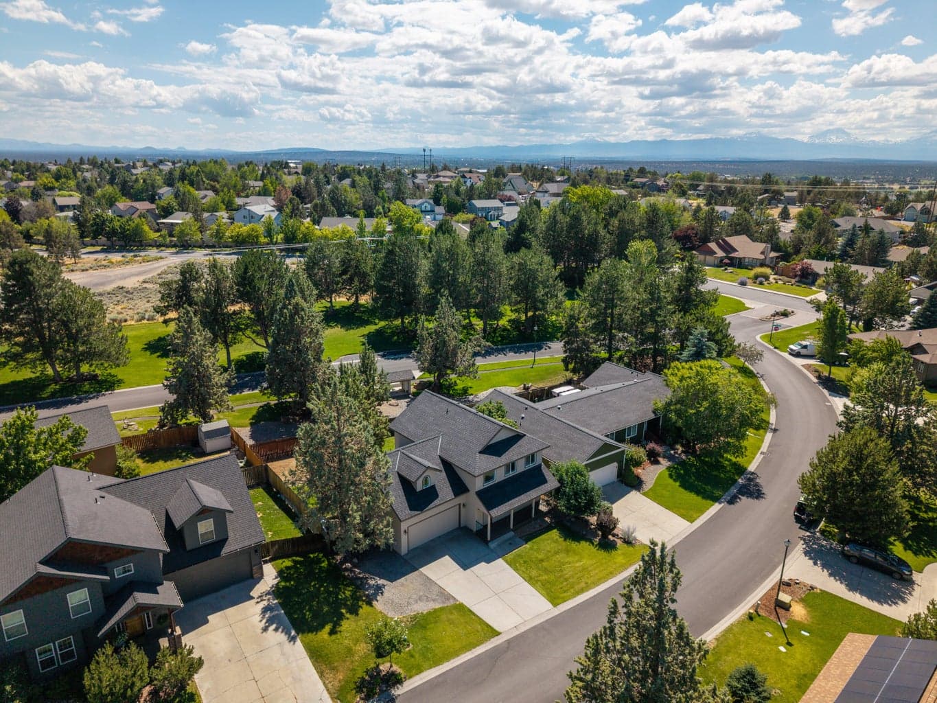 Photo of 3616 SW Hillcrest Drive 39 of 47