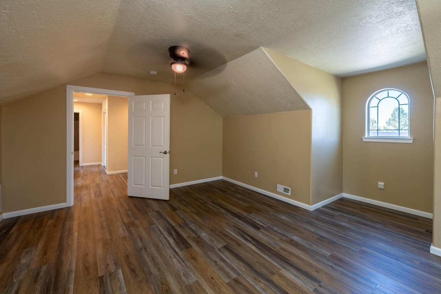 Photo of 3616 SW Hillcrest Drive 20 of 47