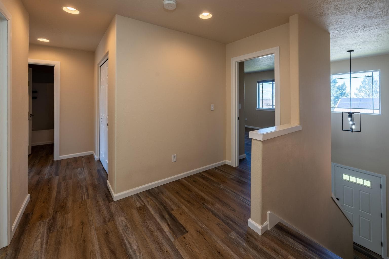 Photo of 3616 SW Hillcrest Drive 13 of 47