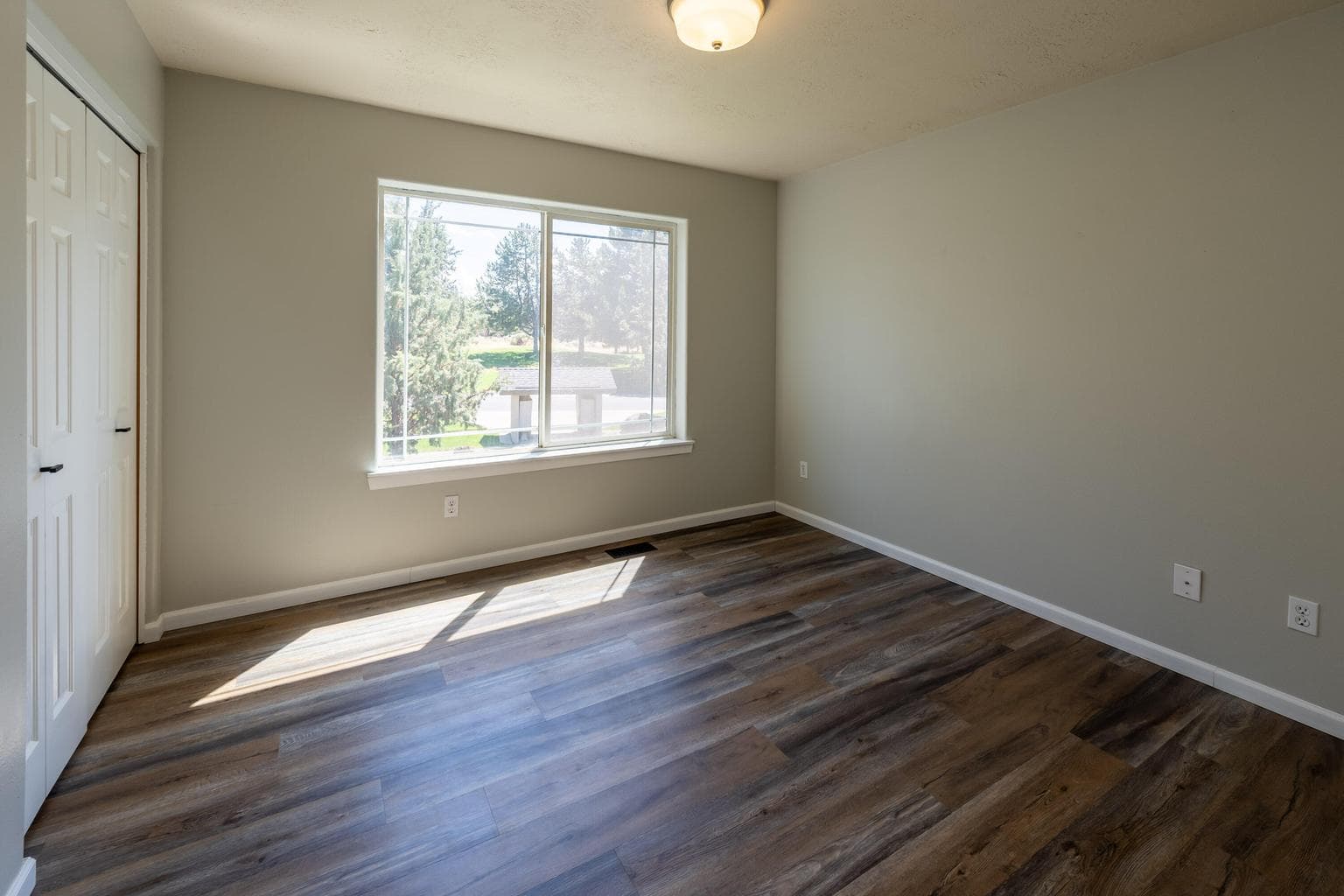 Photo of 3616 SW Hillcrest Drive 25 of 47