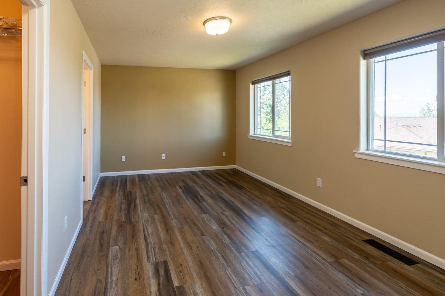 Photo of 3616 SW Hillcrest Drive 14 of 47