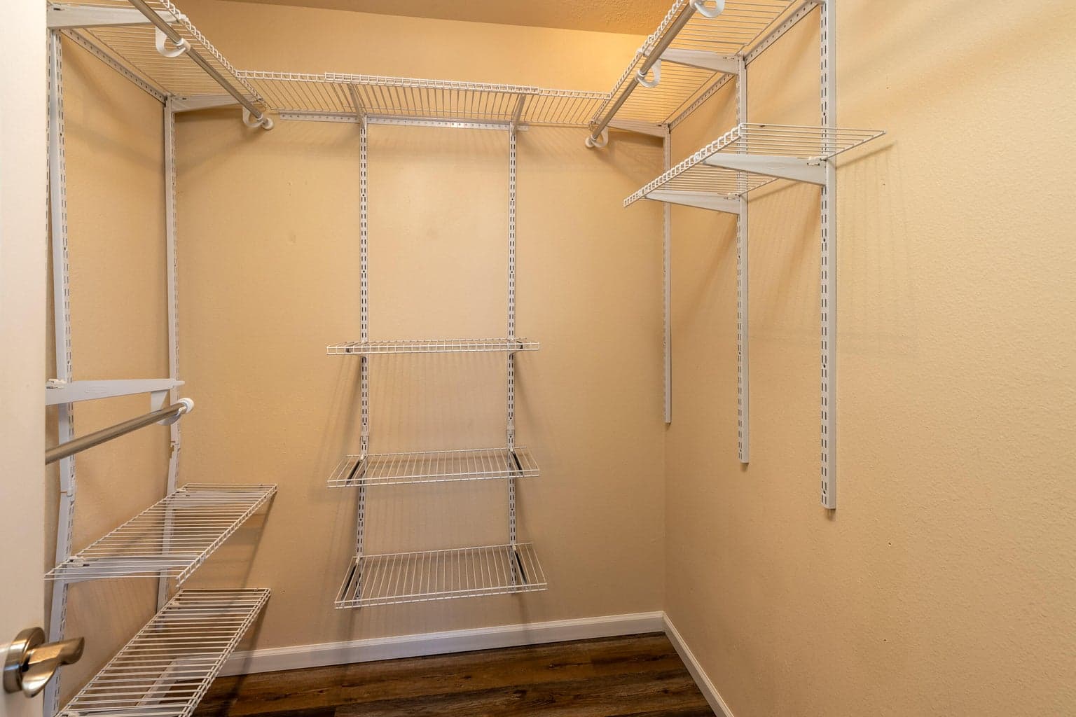 Photo of 3616 SW Hillcrest Drive 19 of 47