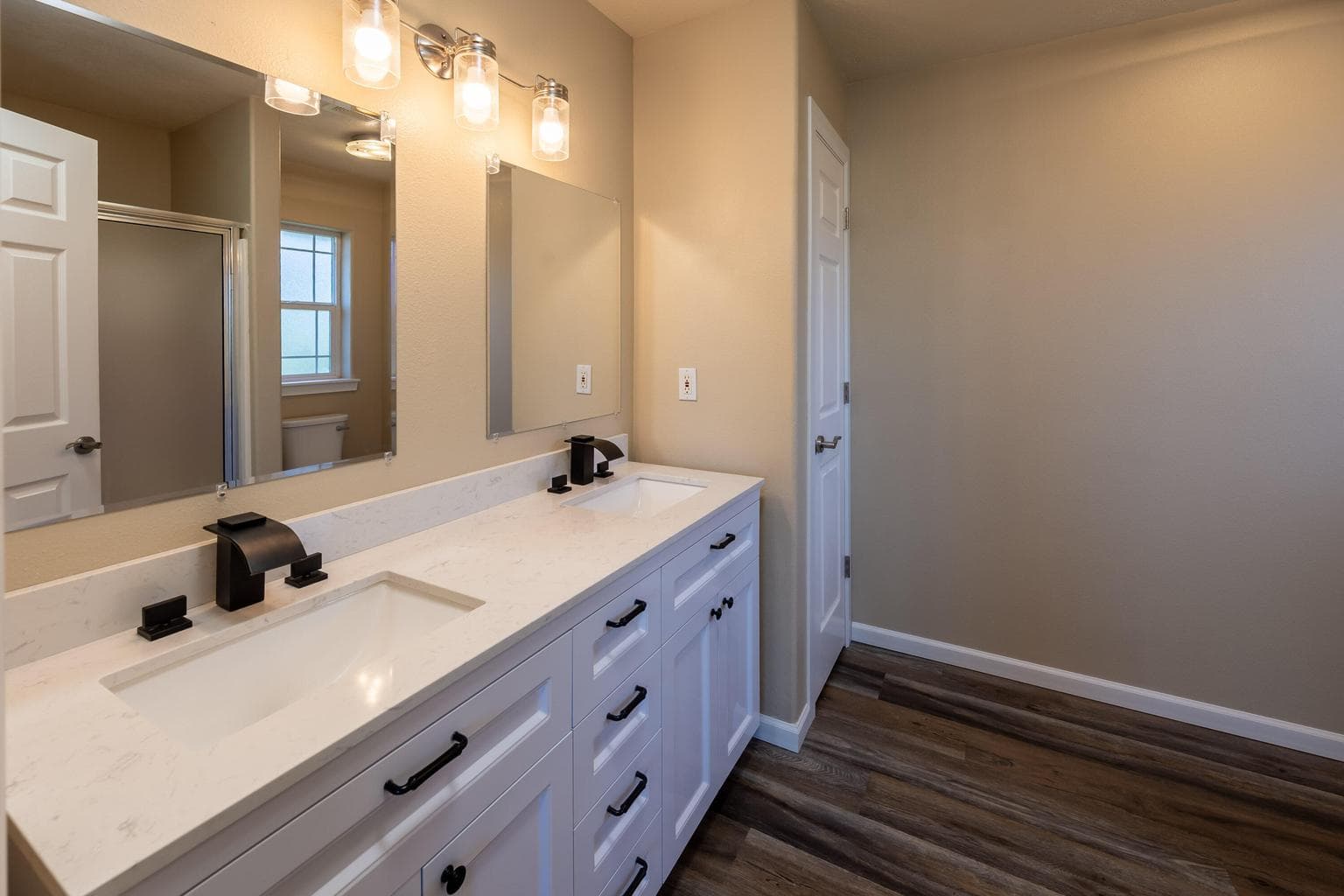 Photo of 3616 SW Hillcrest Drive 17 of 47