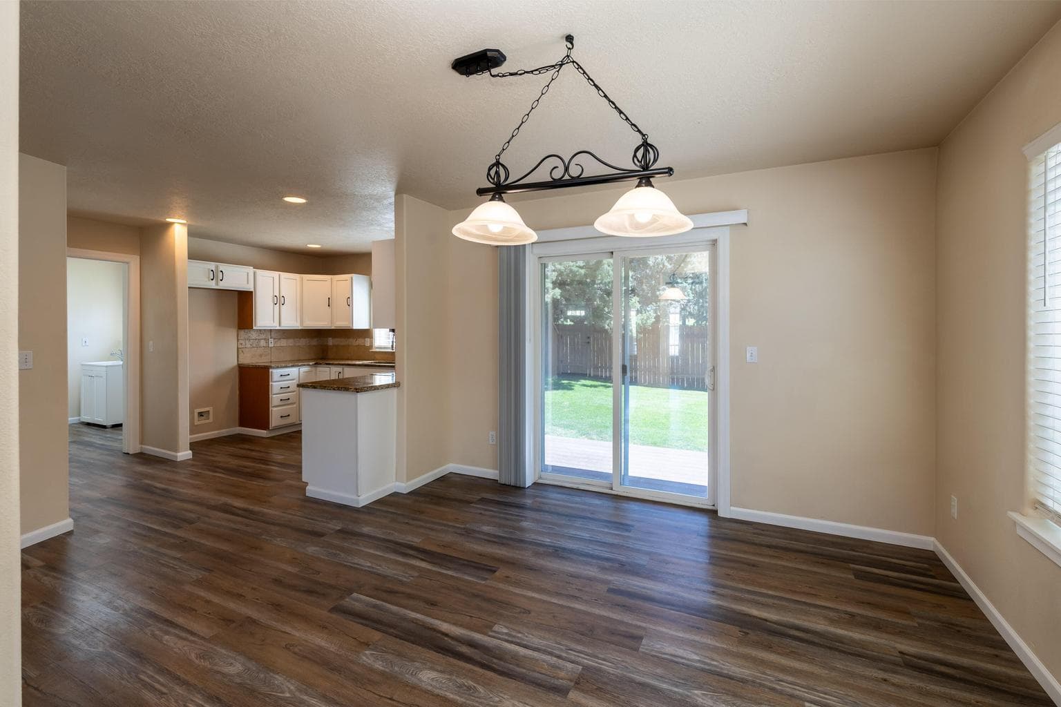 Photo of 3616 SW Hillcrest Drive 7 of 47