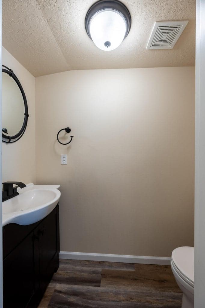Photo of 3616 SW Hillcrest Drive 11 of 47