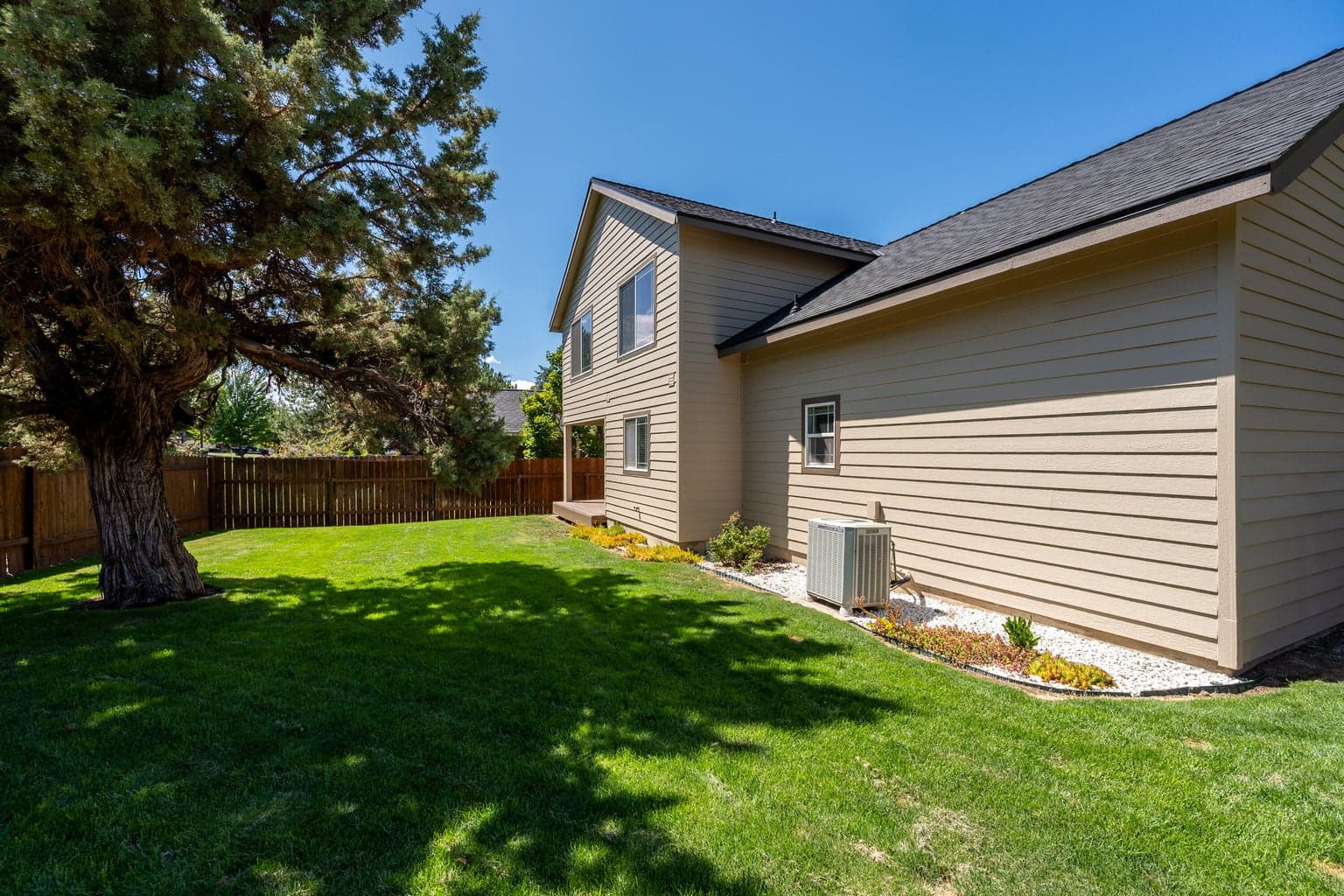 Photo of 3616 SW Hillcrest Drive 29 of 47