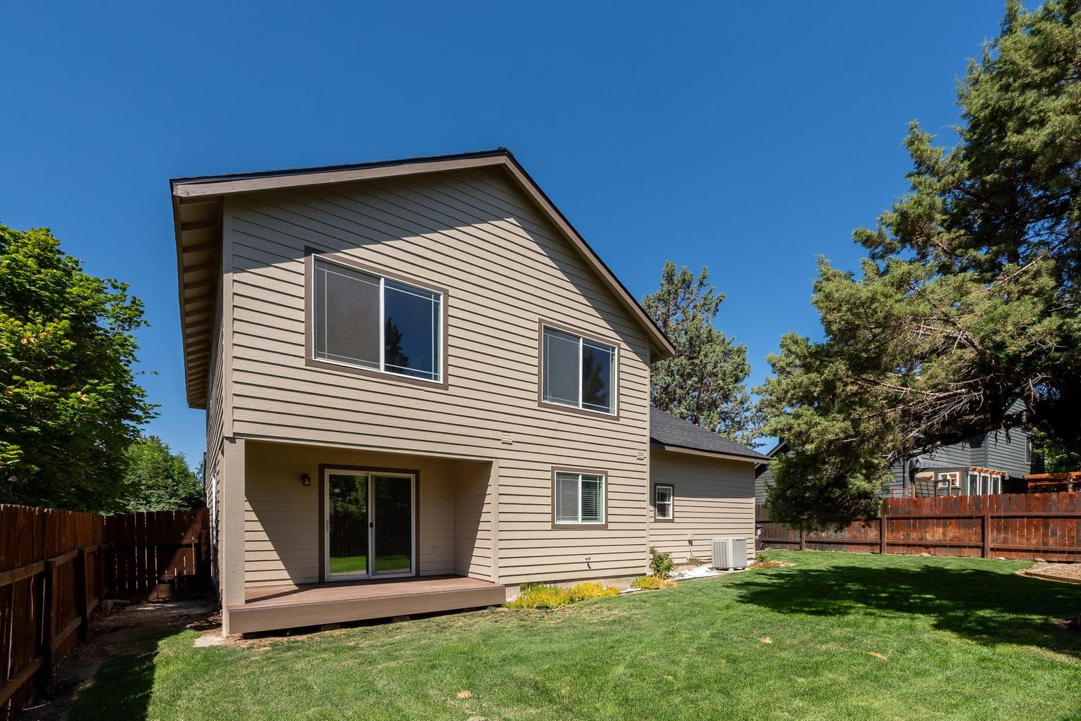 Photo of 3616 SW Hillcrest Drive 28 of 47