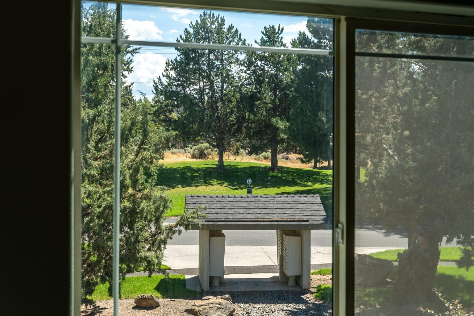 Photo of 3616 SW Hillcrest Drive 23 of 47