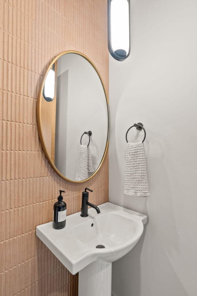 Photo of 1192 NW Skyline Ranch Road 64 of 68