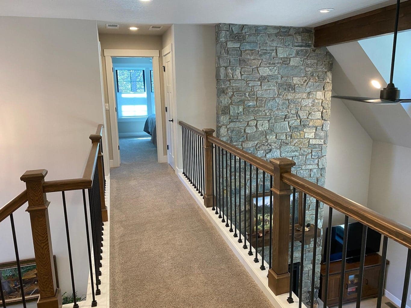 Catwalk toward guest bath and bedroom