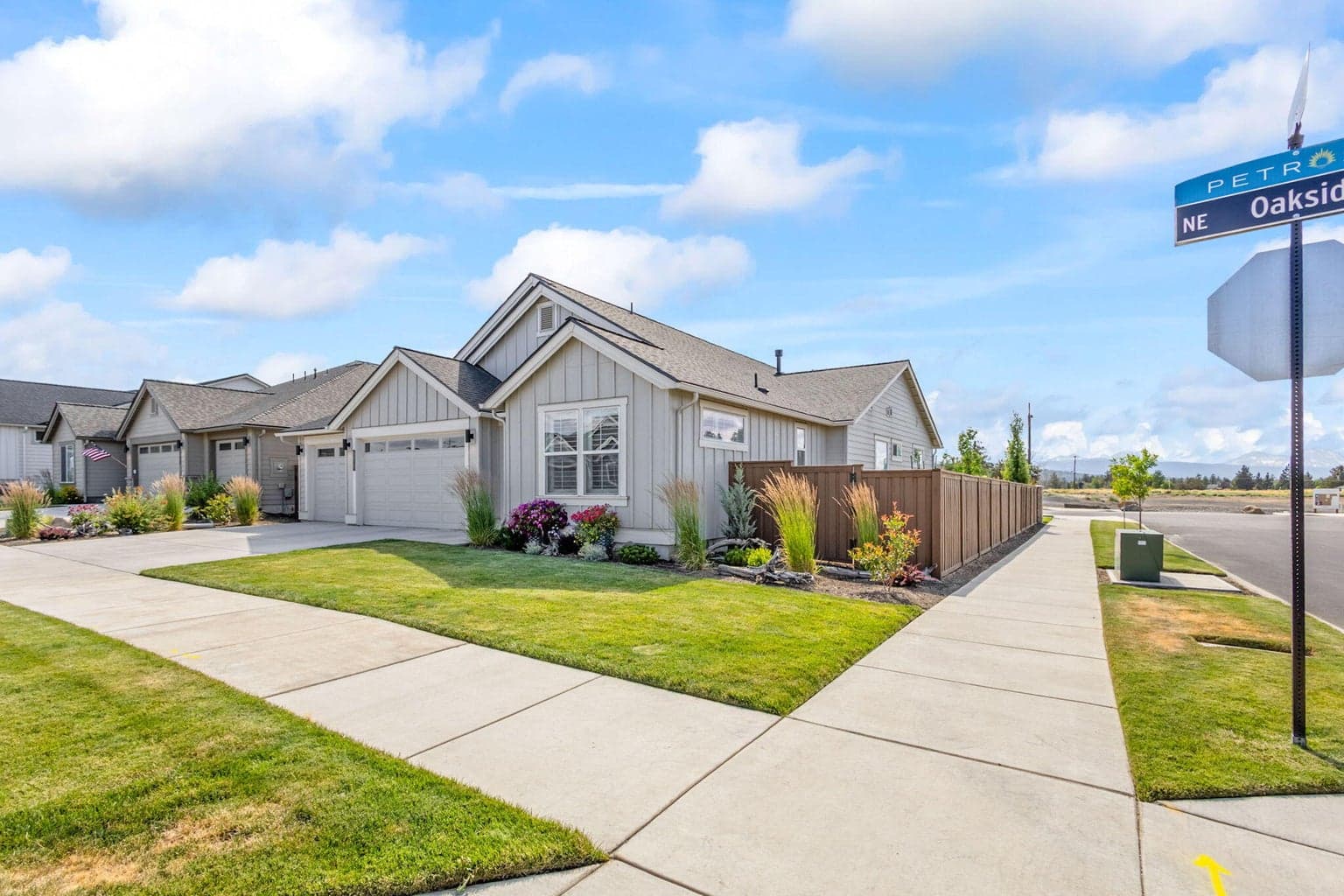 Photo of 3827 NE Oakside Loop 33 of 49