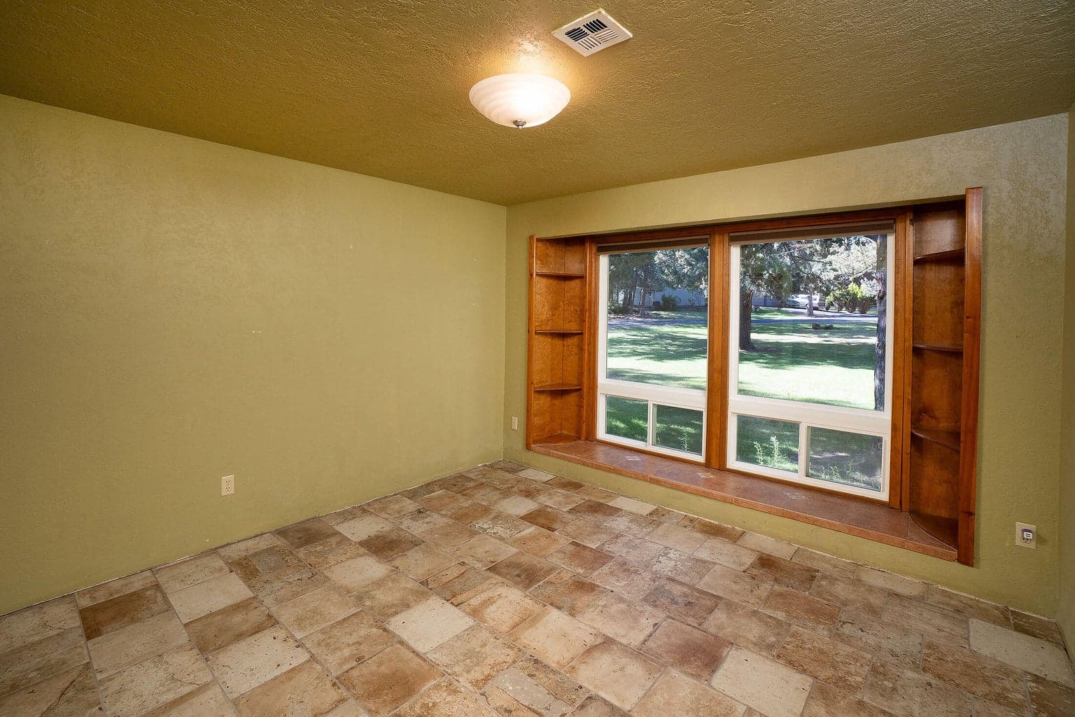 Photo of 20783 Canterbury Court 12 of 24