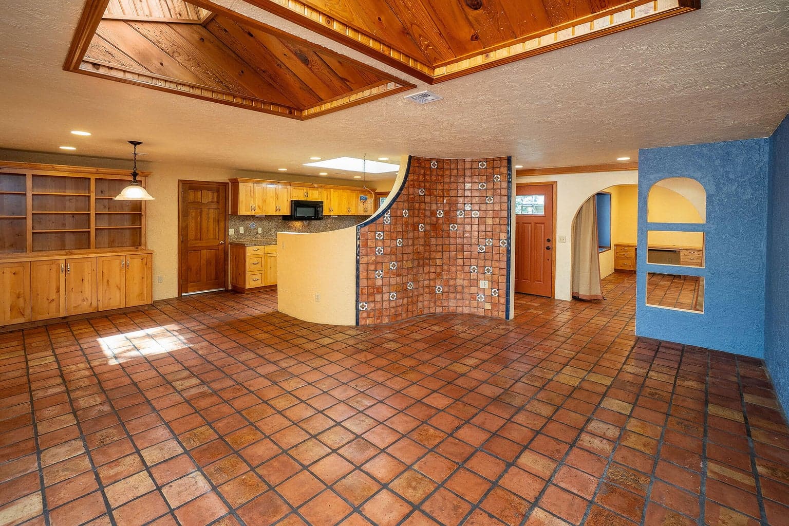 Photo of 20783 Canterbury 5 of 24