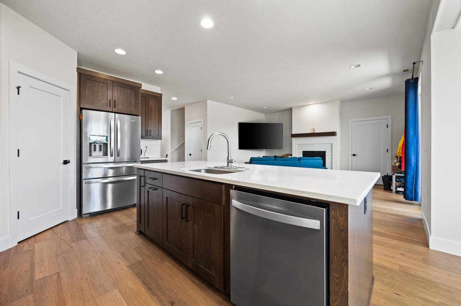 Photo of 1008 NE Whistle Way 7 of 38