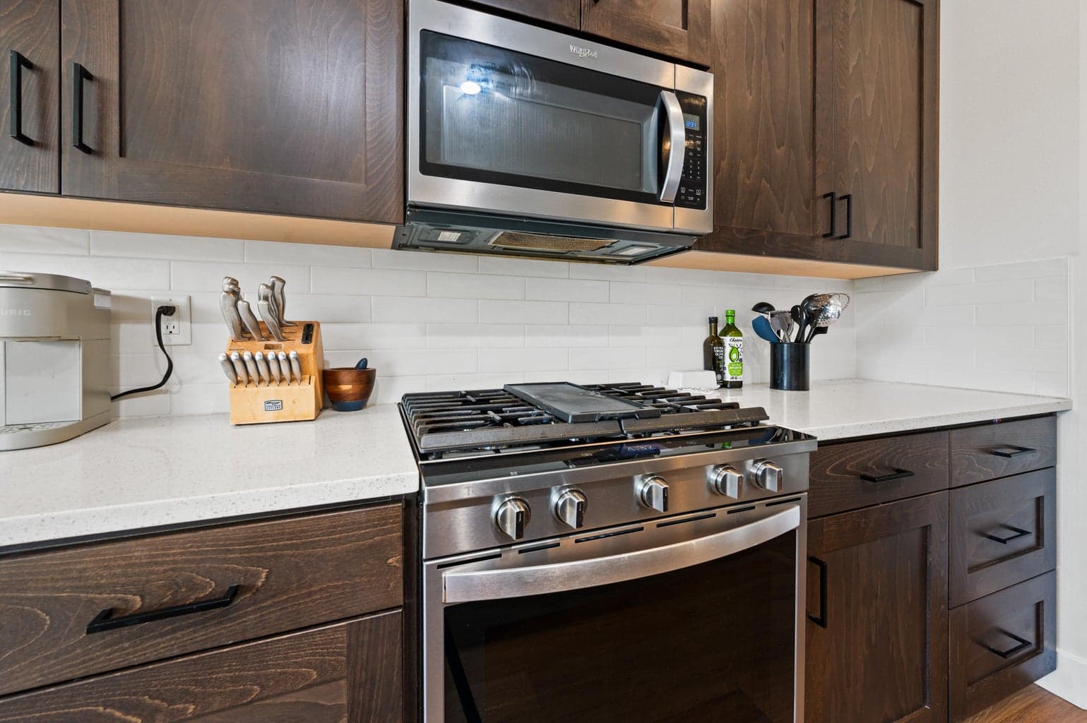 Photo of 1008 NE Whistle Way 10 of 38