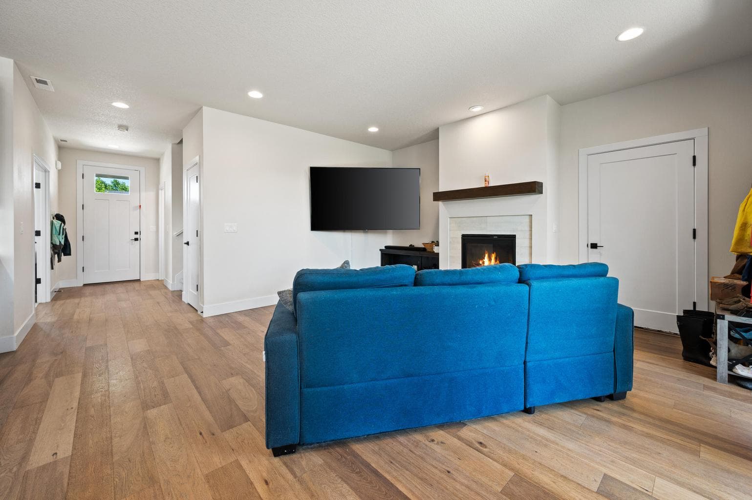 Photo of 1008 NE Whistle Way 16 of 38