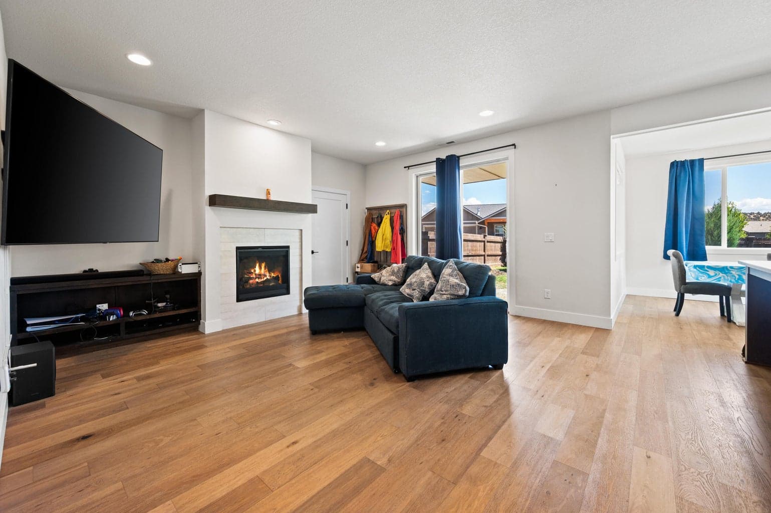 Photo of 1008 NE Whistle Way 17 of 38