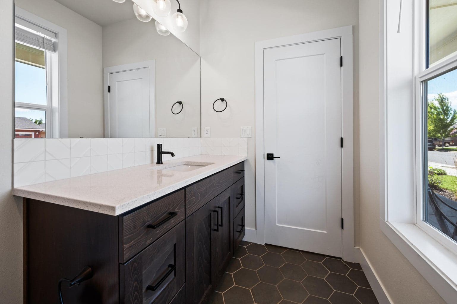 Photo of 1008 NE Whistle Way 19 of 38