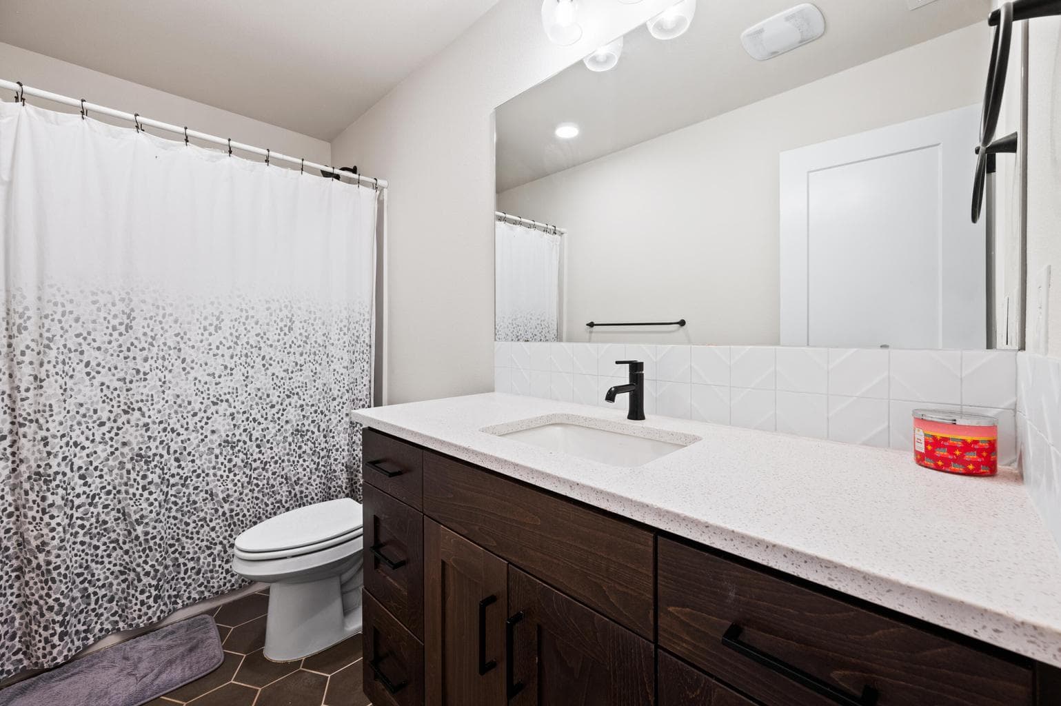 Photo of 1008 NE Whistle Way 23 of 38