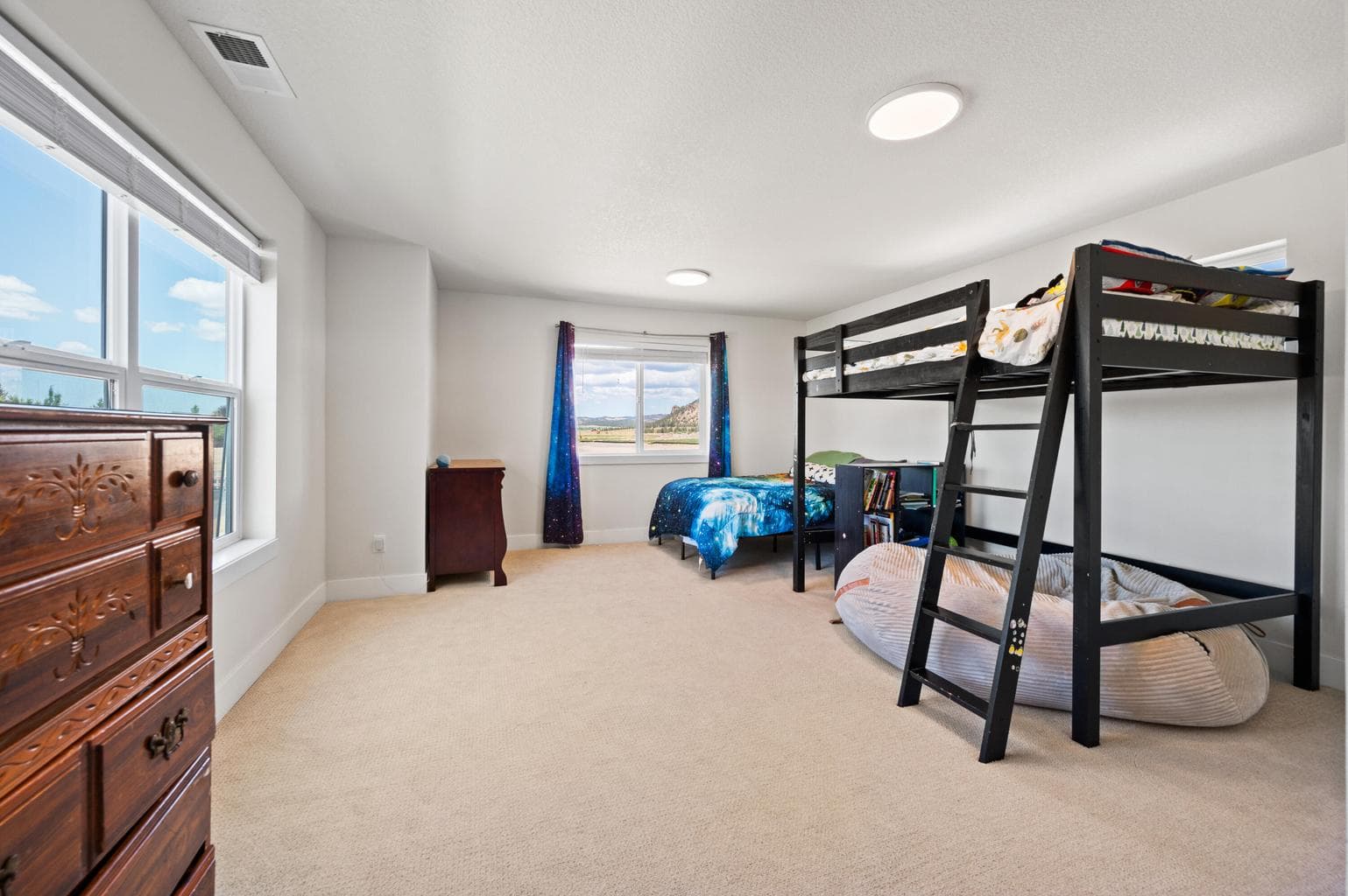 Photo of 1008 NE Whistle Way 28 of 38