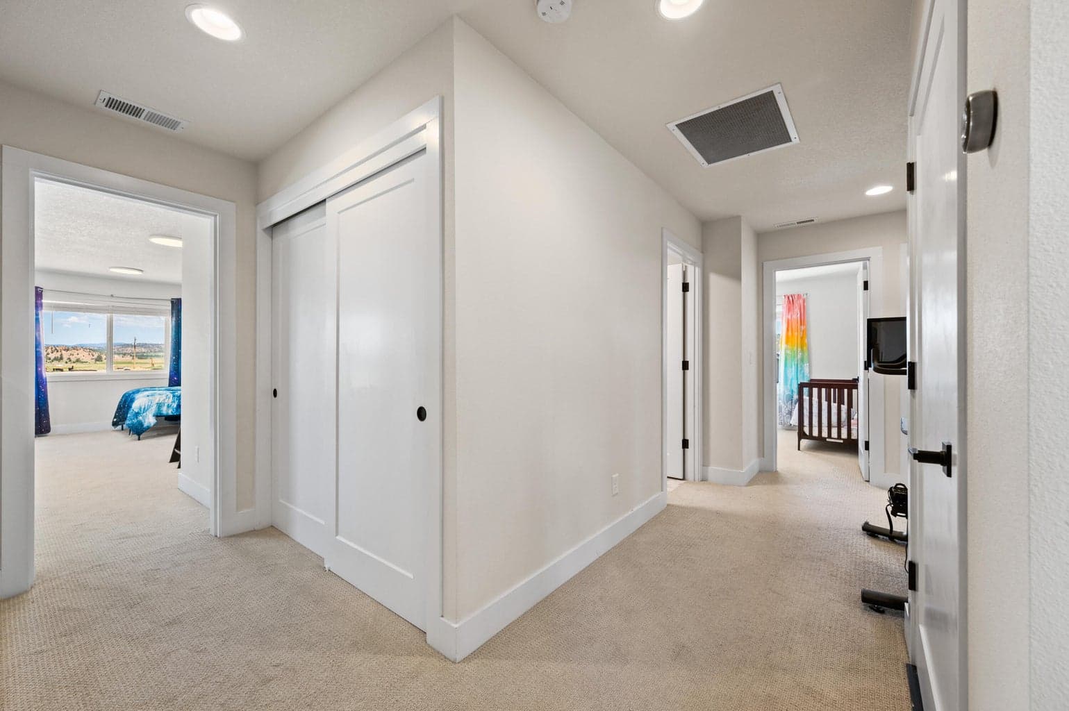 Photo of 1008 NE Whistle Way 29 of 38
