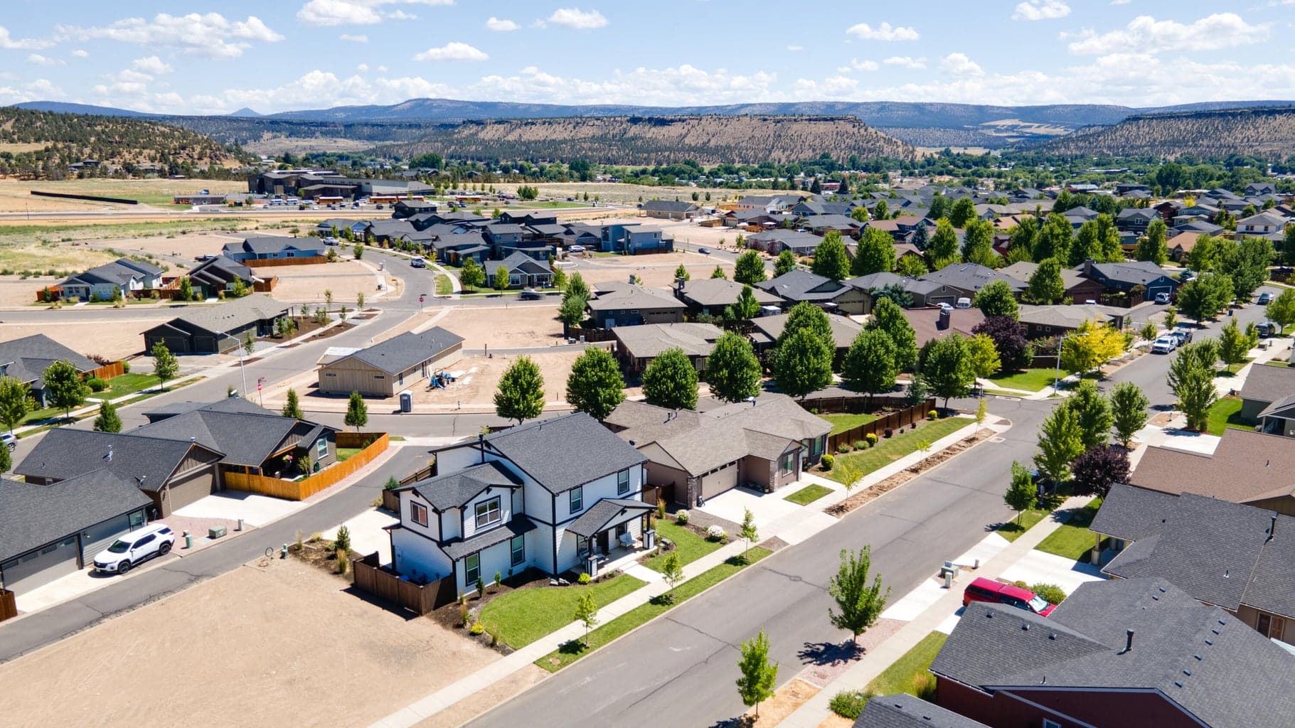 Photo of 1008 NE Whistle Way 33 of 38