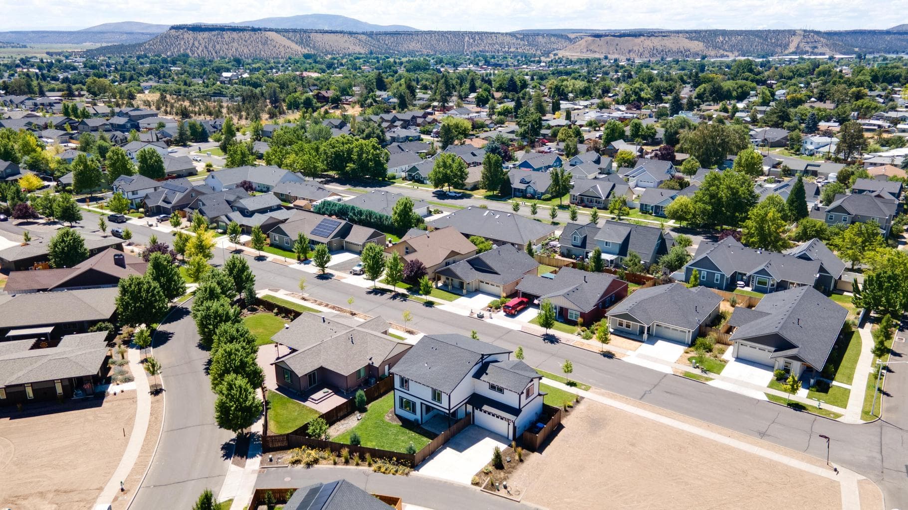 Photo of 1008 NE Whistle Way 36 of 38