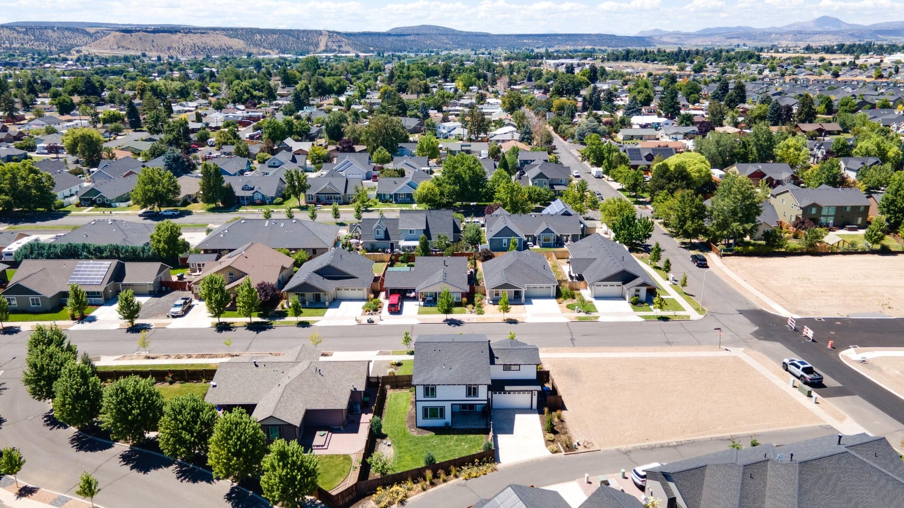 Photo of 1008 NE Whistle Way 37 of 38